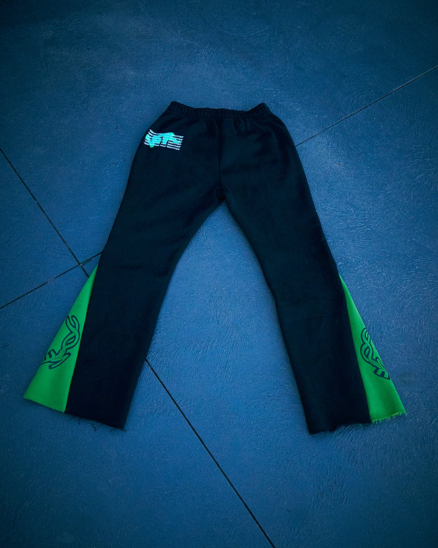 NO FACE FLAIR PANTS (BLACK + GREEN)